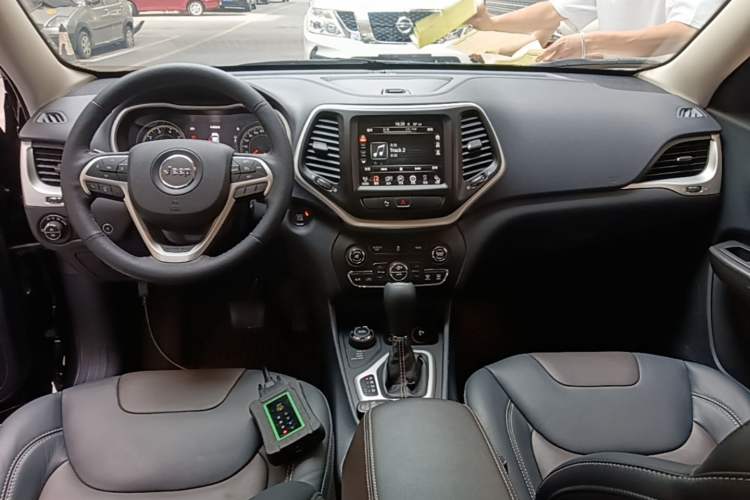 Used Jeep Cherokee 2015 2.4L Elite Edition Center Console