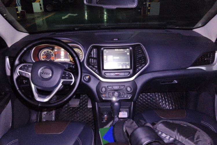 Used Jeep Cherokee 2015 2.4L Elite Edition Center Console