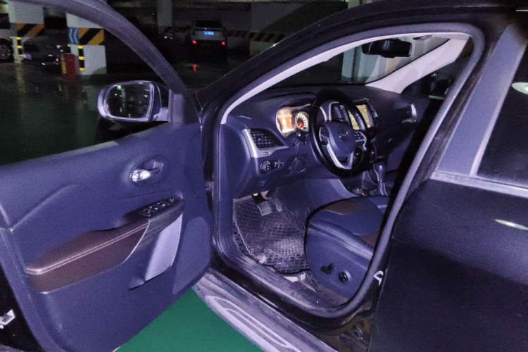 Used Jeep Cherokee 2015 2.4L Elite Edition Driver Seat