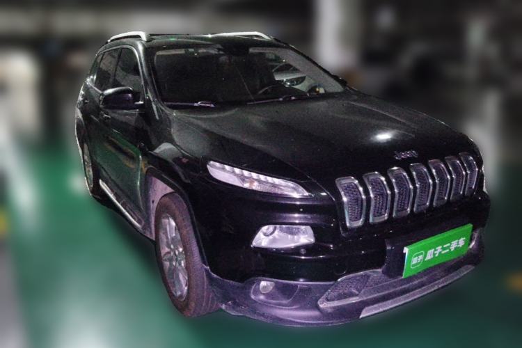 Used Jeep Cherokee 2015 2.4L Elite Edition Front Right 45 Deg