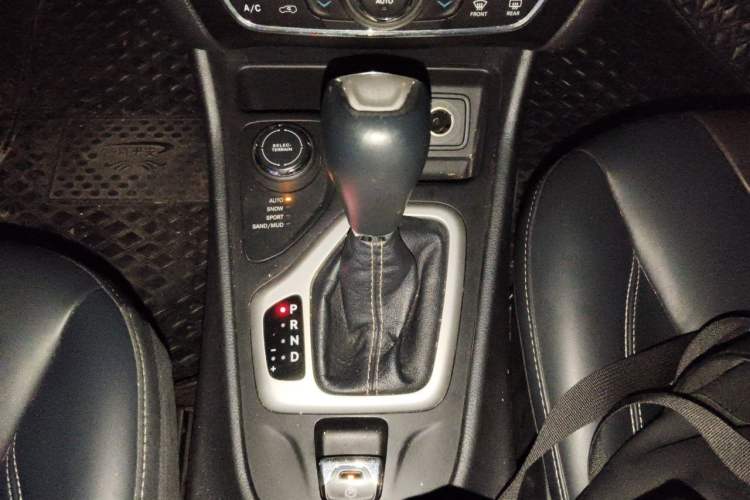 Used Jeep Cherokee 2015 2.4L Elite Edition Gear Lever