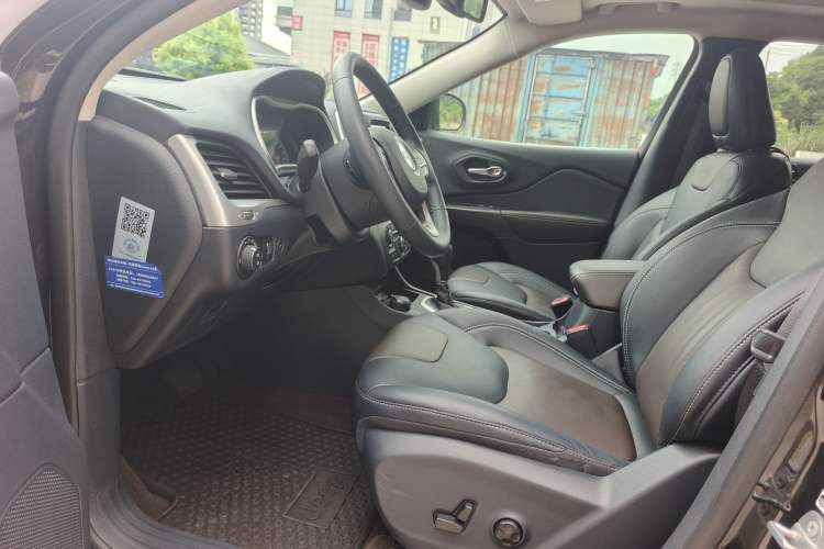 Used Jeep Cherokee 2015 2.4L Elite Edition Interior 2
