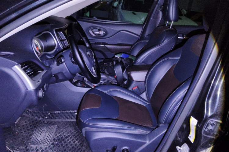 Used Jeep Cherokee 2015 2.4L Elite Edition Left Front Seat