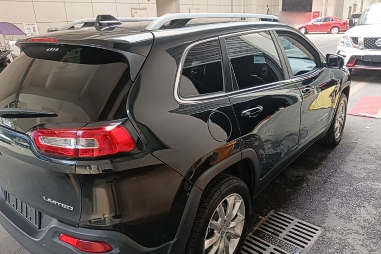 Used Jeep Cherokee 2015 2.4L Elite Edition Rear Right 45 Deg