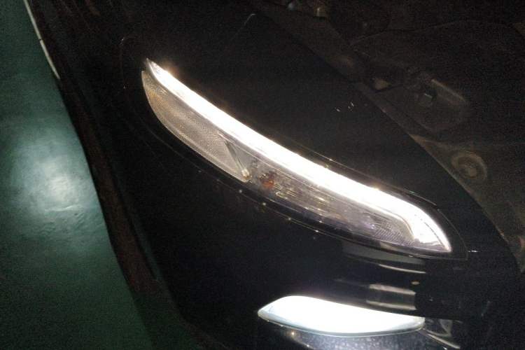 Used Jeep Cherokee 2015 2.4L Elite Edition Right Front Headlight