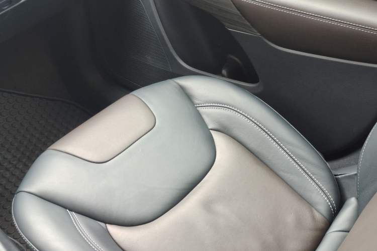 Used Jeep Cherokee 2015 2.4L Elite Edition Right Front Seat