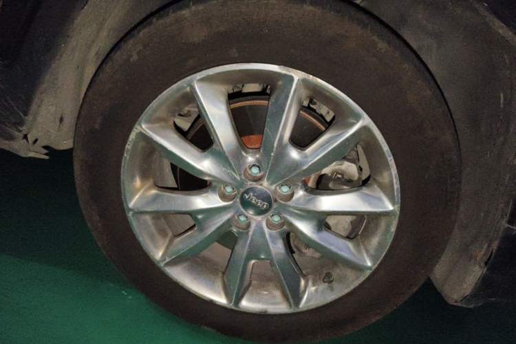 Used Jeep Cherokee 2015 2.4L Elite Edition Right Front Wheel Hub