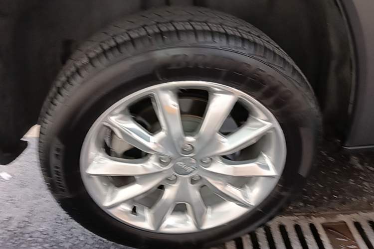 Used Jeep Cherokee 2015 2.4L Elite Edition Right Rear Wheel Hub