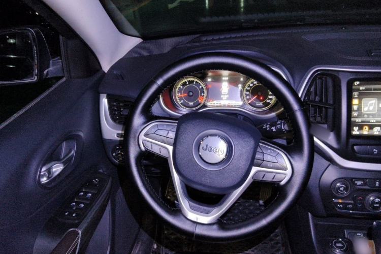 Used Jeep Cherokee 2015 2.4L Elite Edition Steering Wheel