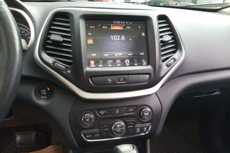 Used Jeep Cherokee 2015 2.4L Elite Edition Audio And AC Panel