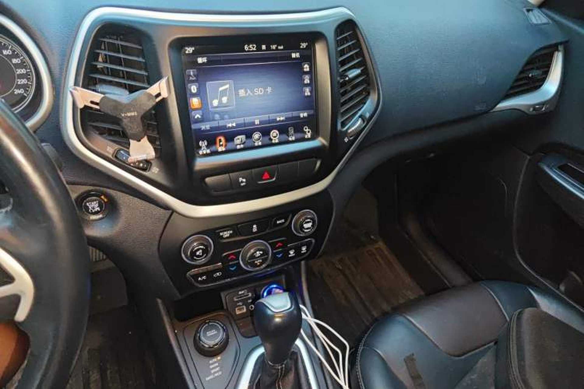 Used Jeep Cherokee 2015 2.4L Elite Edition Audio And AC Panel