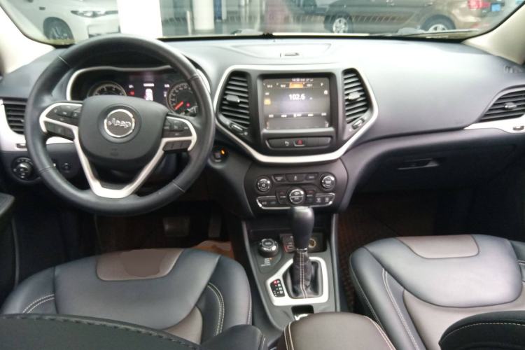 Used Jeep Cherokee 2015 2.4L Elite Edition Center Console
