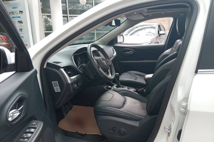 Used Jeep Cherokee 2015 2.4L Elite Edition Driver Seat