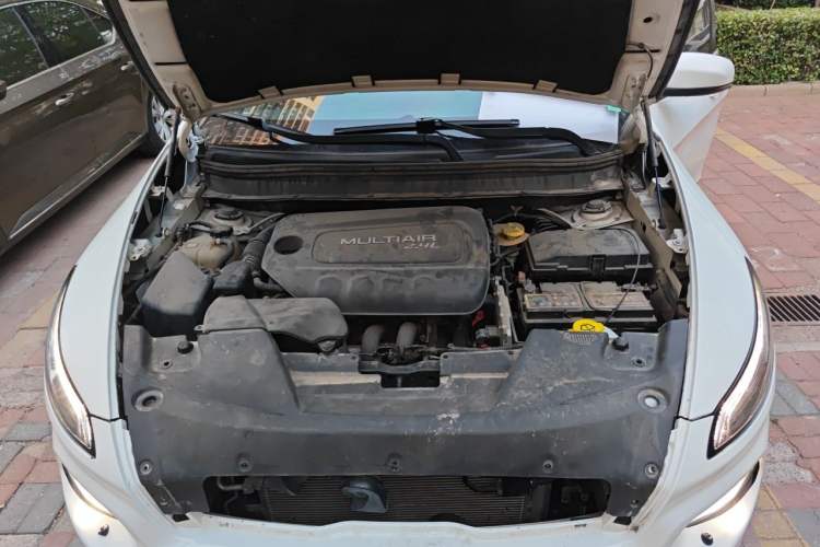 Used Jeep Cherokee 2015 2.4L Elite Edition Engine Bay