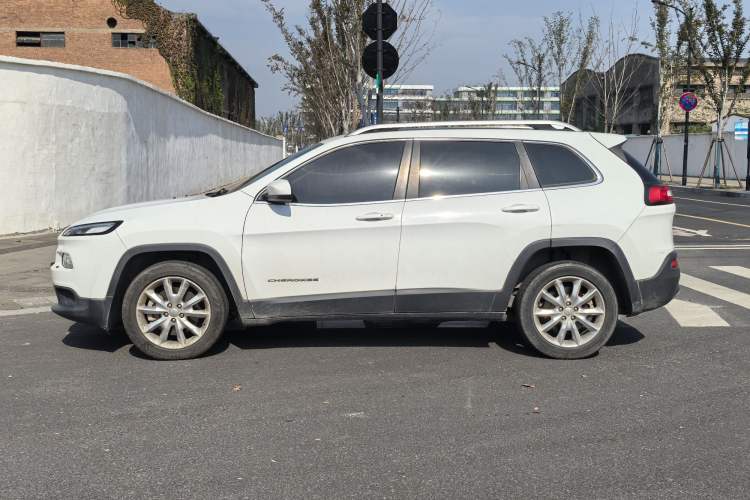 Used Jeep Cherokee 2015 2.4L Elite Edition Exterior 2