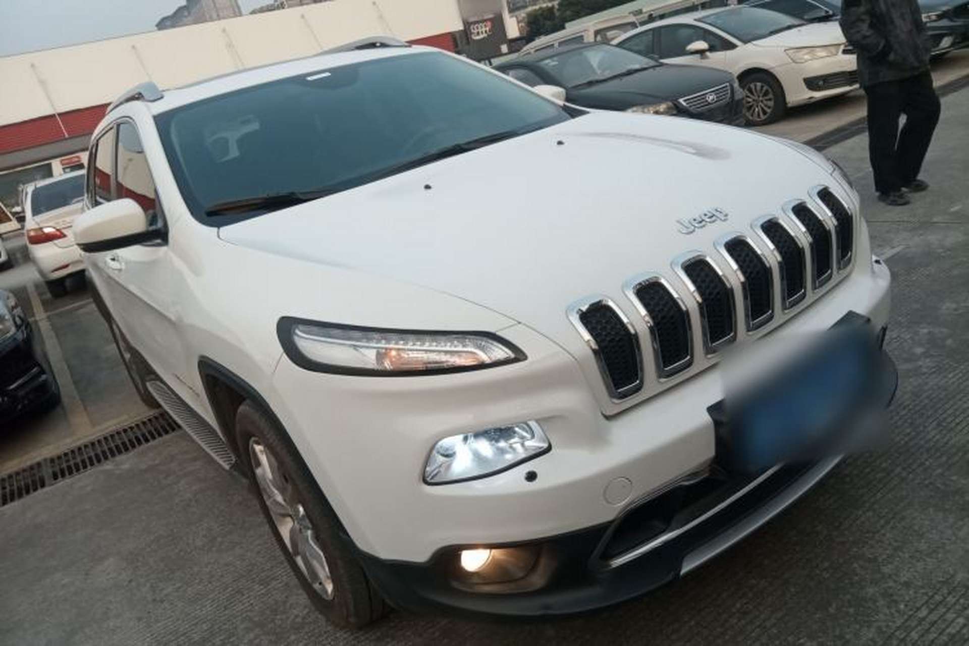 Used Jeep Cherokee 2015 2.4L Elite Edition Front Right 45 Deg