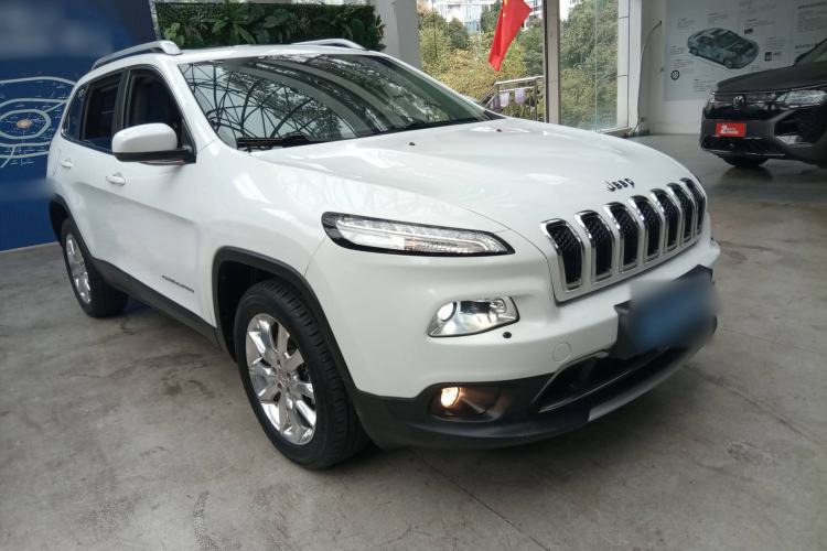 Used Jeep Cherokee 2015 2.4L Elite Edition Front Right 45 Deg