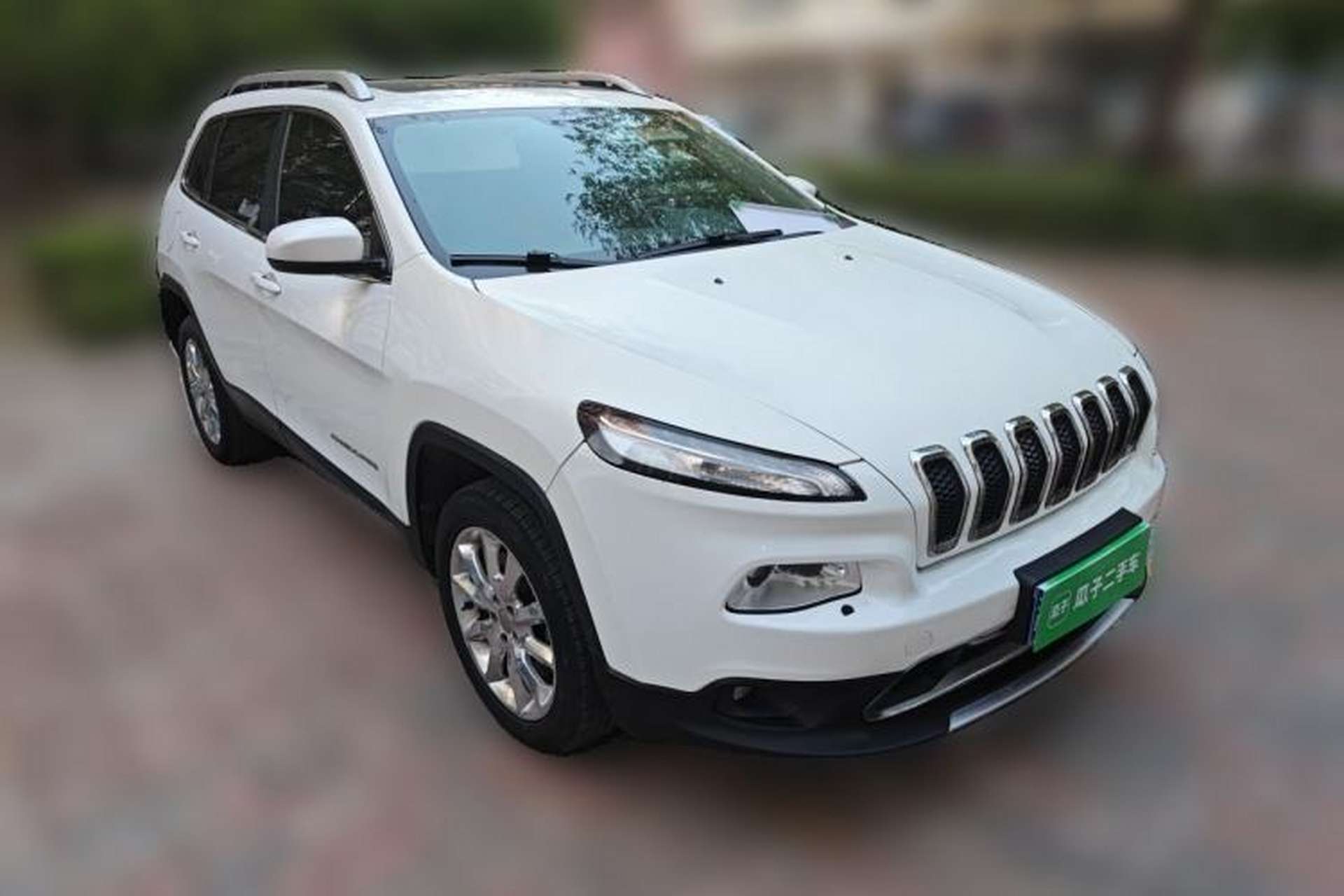 Used Jeep Cherokee 2015 2.4L Elite Edition Front Right 45 Deg