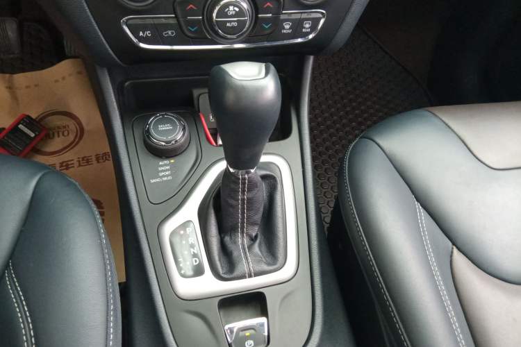 Used Jeep Cherokee 2015 2.4L Elite Edition Gear Lever