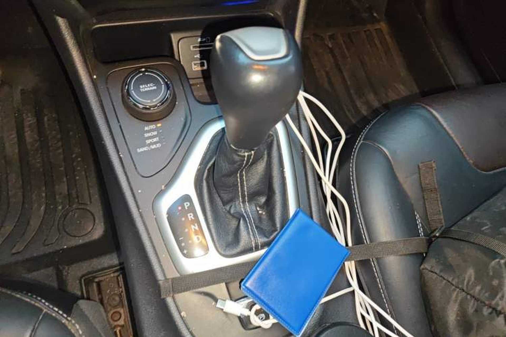 Used Jeep Cherokee 2015 2.4L Elite Edition Gear Lever