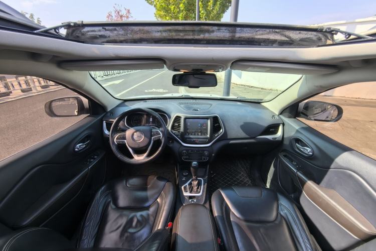 Used Jeep Cherokee 2015 2.4L Elite Edition Interior 1