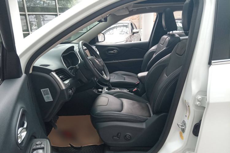 Used Jeep Cherokee 2015 2.4L Elite Edition Left Front Seat