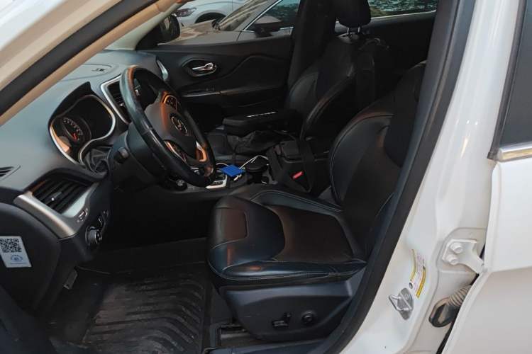 Used Jeep Cherokee 2015 2.4L Elite Edition Left Front Seat