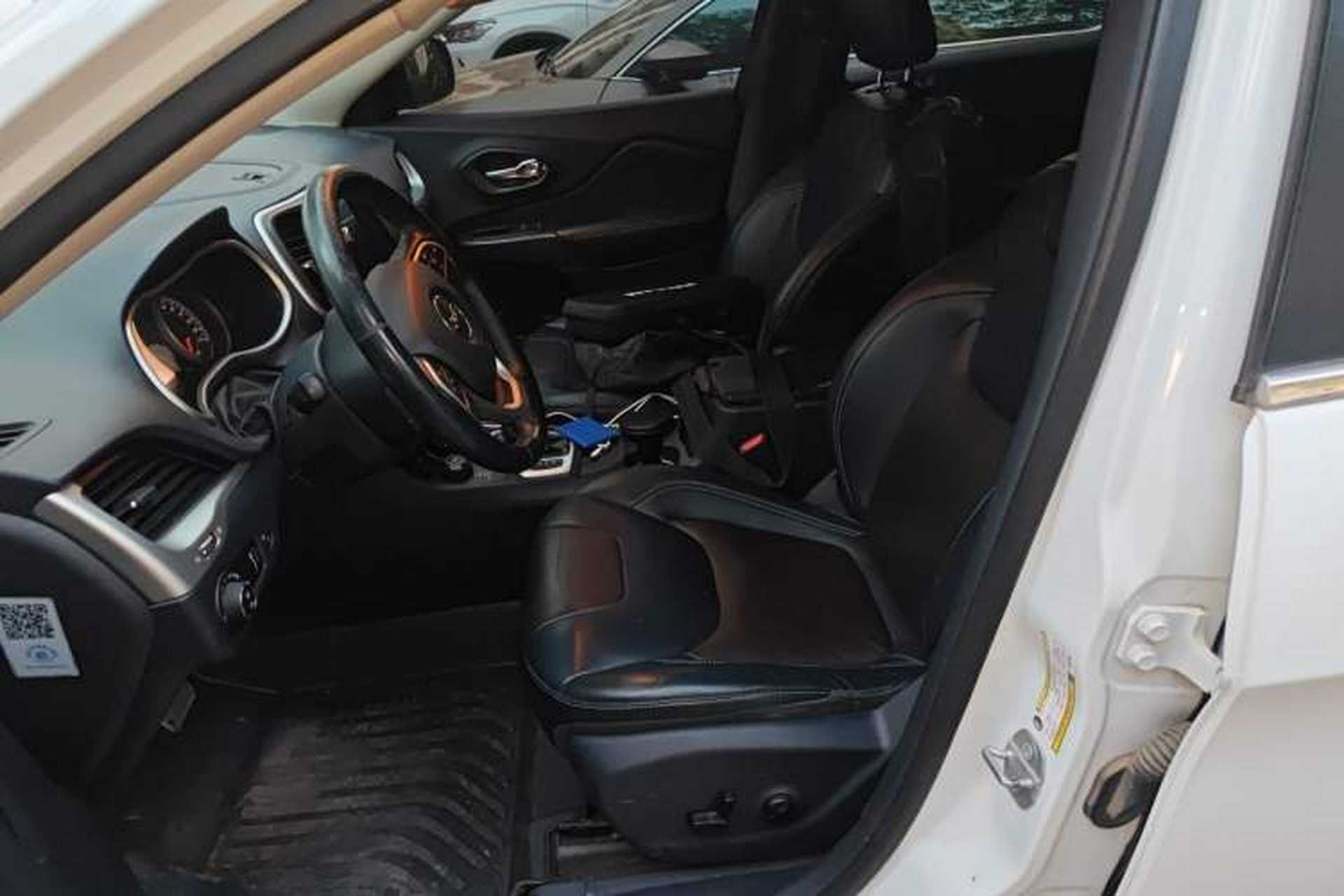 Used Jeep Cherokee 2015 2.4L Elite Edition Left Front Seat