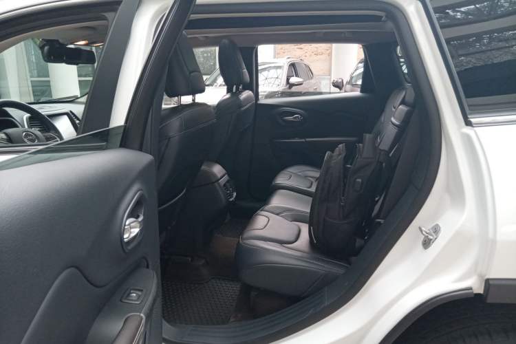 Used Jeep Cherokee 2015 2.4L Elite Edition Left Rear Seat