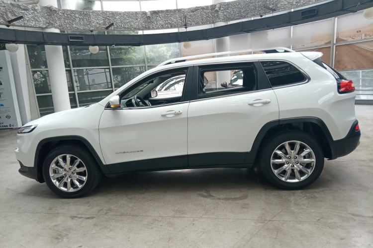 Used Jeep Cherokee 2015 2.4L Elite Edition Left Side