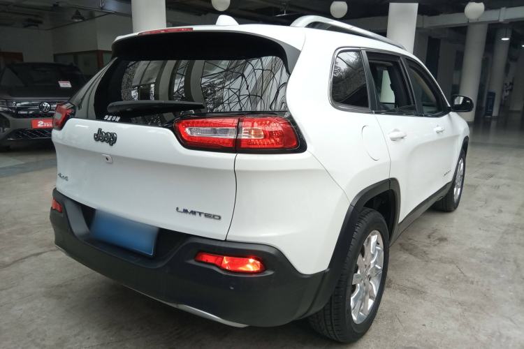 Used Jeep Cherokee 2015 2.4L Elite Edition Rear Right 45 Deg