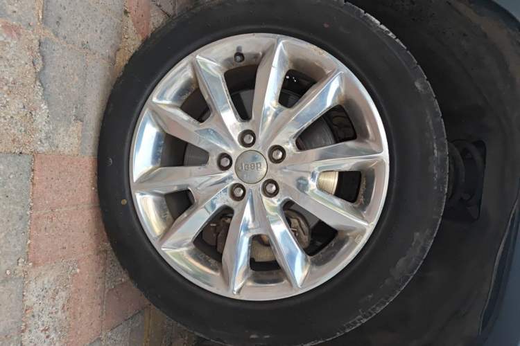 Used Jeep Cherokee 2015 2.4L Elite Edition Right Front Wheel Hub