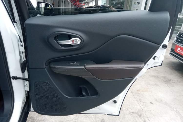 Used Jeep Cherokee 2015 2.4L Elite Edition Right Rear Door Interior