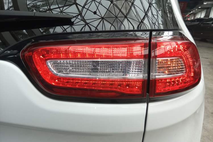 Used Jeep Cherokee 2015 2.4L Elite Edition Right Rear Taillight