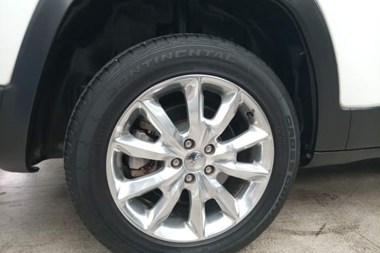 Used Jeep Cherokee 2015 2.4L Elite Edition Right Rear Wheel Hub