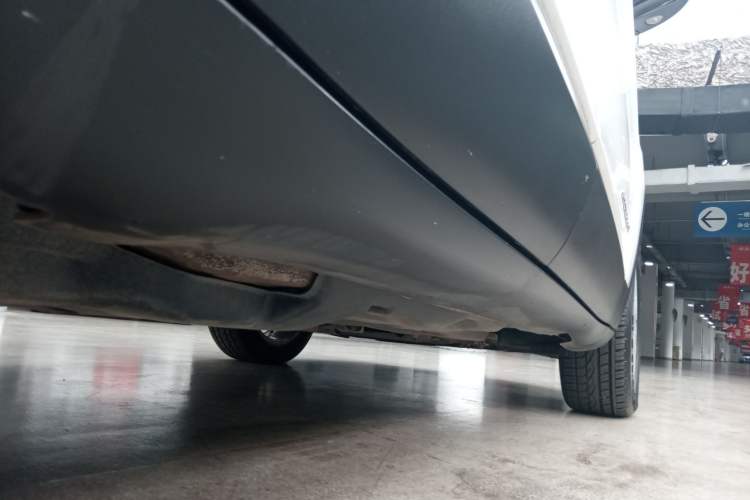 Used Jeep Cherokee 2015 2.4L Elite Edition Right Side Sill