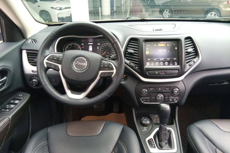 Used Jeep Cherokee 2015 2.4L Elite Edition Steering Wheel