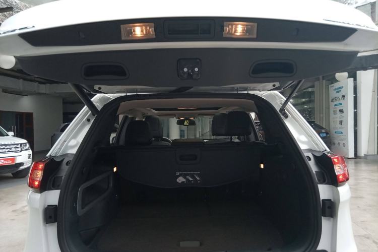 Used Jeep Cherokee 2015 2.4L Elite Edition Trunk