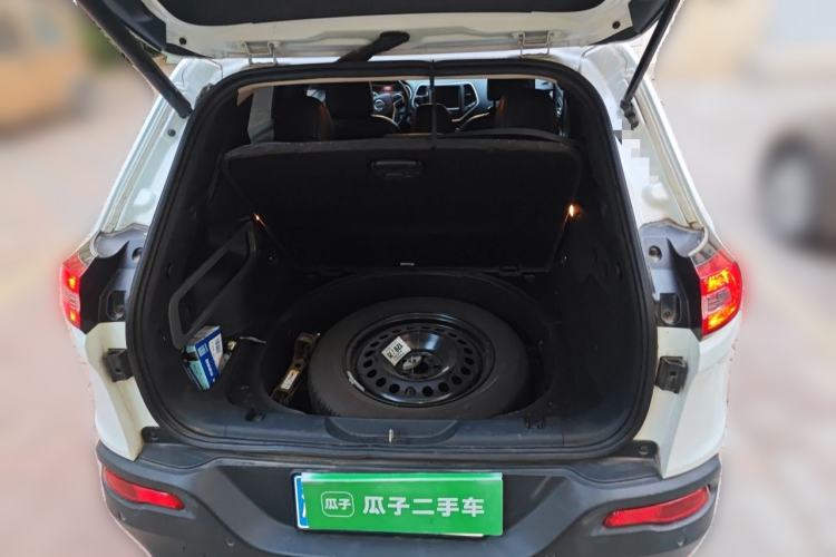 Used Jeep Cherokee 2015 2.4L Elite Edition Trunk