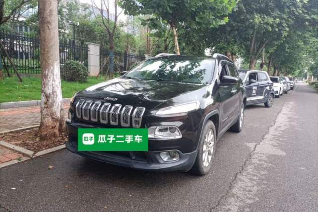 Used Jeep Cherokee 2016 2.0L Superior Edition