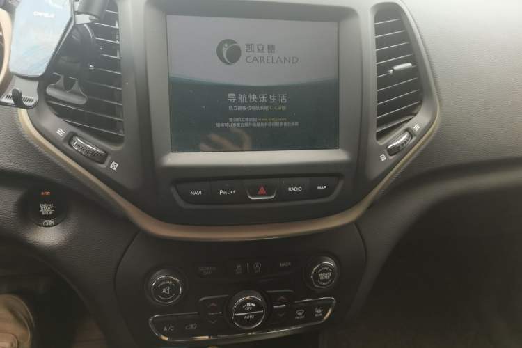 Used Jeep Cherokee 2016 2.4L Professional Edition Audio And AC Panel