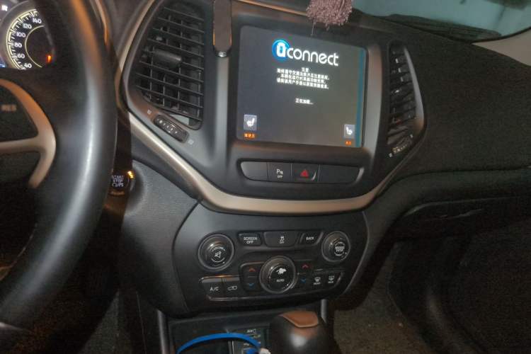 Used Jeep Cherokee 2016 2.0L Superior Edition Audio And AC Panel