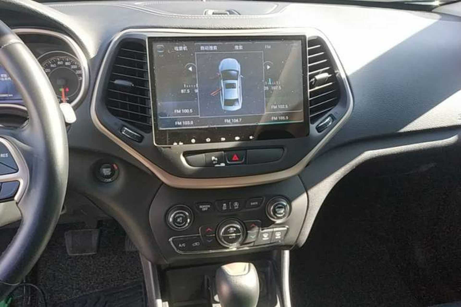 Used Jeep Cherokee 2016 2.4L Leading Edition Audio And AC Panel