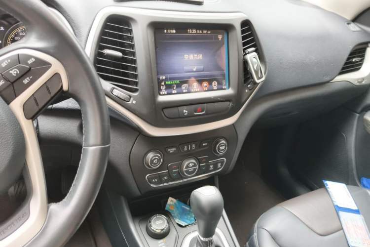 Used Jeep Cherokee 2016 2.4L Professional Smart Version Audio And AC Panel