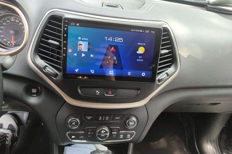 Used Jeep Cherokee 2016 2.4L Leading Smart Version Audio And AC Panel