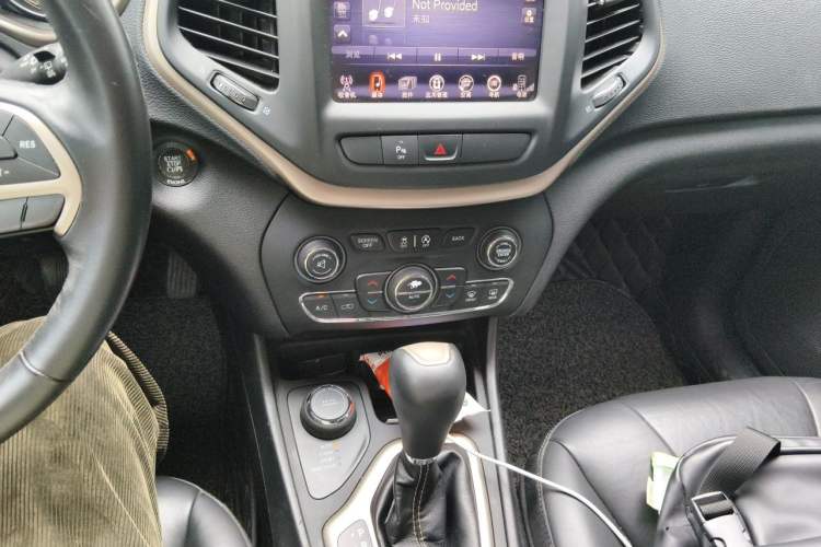 Used Jeep Cherokee 2016 2.4L Professional Smart Version Audio And AC Panel