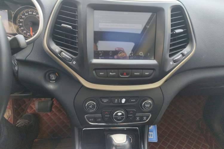 Used Jeep Cherokee 2016 2.4L Leading Edition Audio And AC Panel