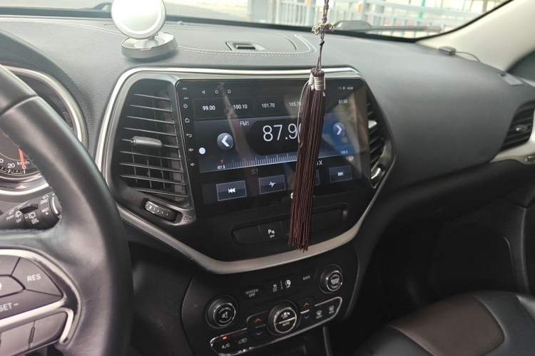Used Jeep Cherokee 2016 2.4L Professional Edition Audio And AC Panel