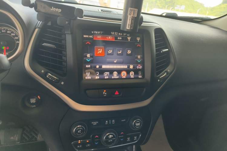 Used Jeep Cherokee 2016 2.4L Professional Smart Version Audio And AC Panel