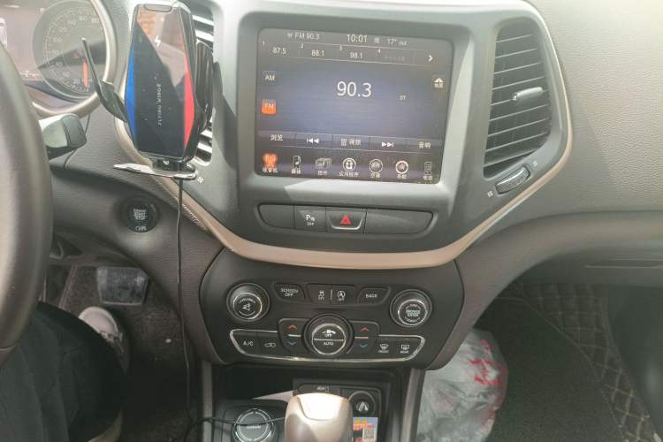 Used Jeep Cherokee 2016 2.4L Professional Smart Version Audio And AC Panel